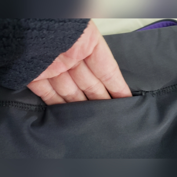 ZUZUZEN Active Gray/Purple Workout Yoga Capri Leggings - Picture 5 of 7